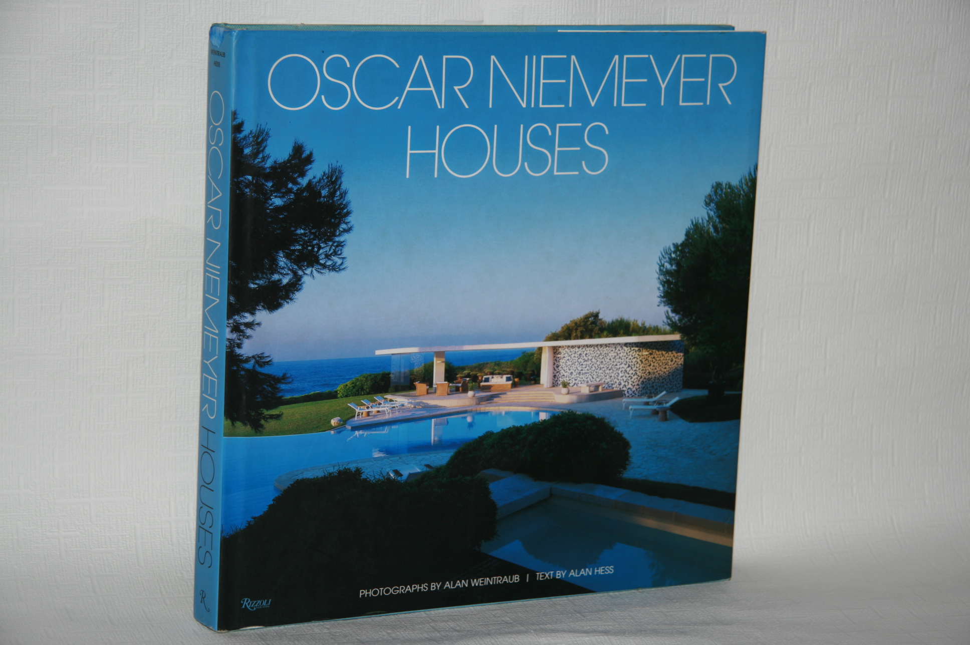 洋書 OSCAR NIEMEYER HOUSES Oscar Niemeyer. Houses — Визуальные искусства и архитектура